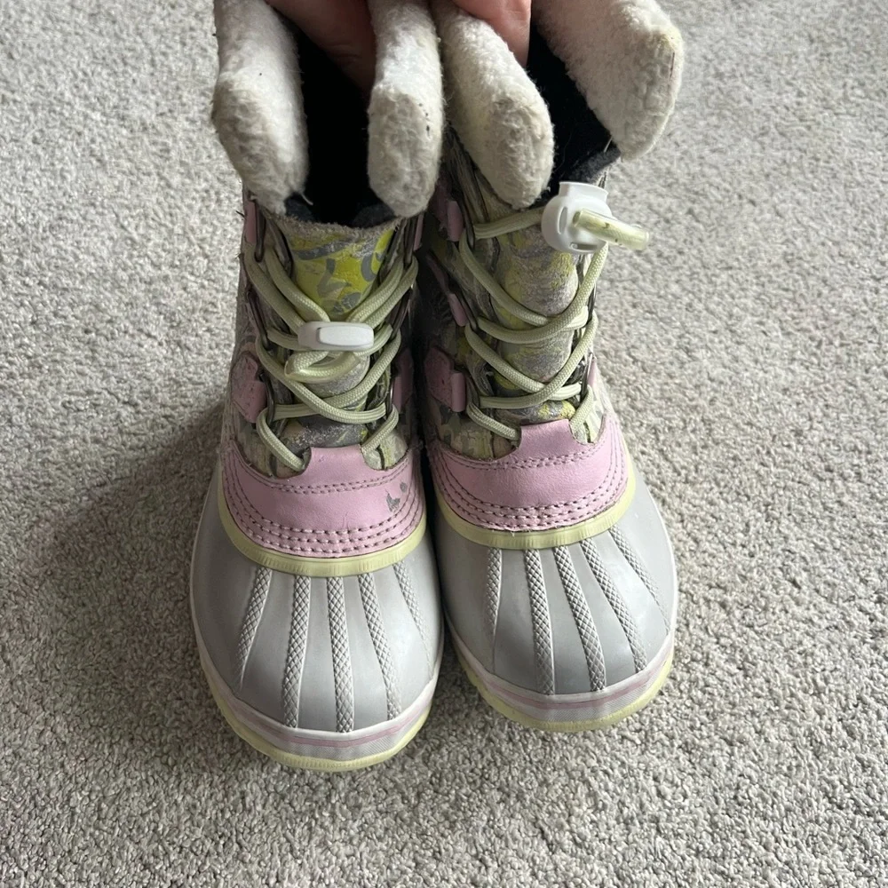 SOREL 'Yoot Pac' Girls Size 2 Winter Boots Lime Gray Chartreuse & Pink Leather